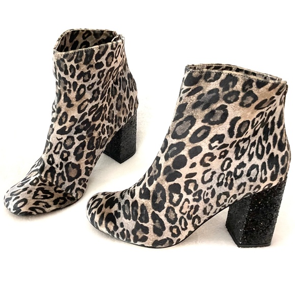 NOT RATED CHERRY VELVET ANIMAL PRINT GLITTER BLOCK HEEL BOOTS SIZE 10 - Picture 1 of 14